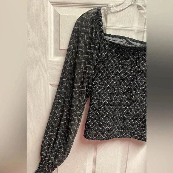 Anthropologie Rouen Blouse W/ Smocked Detail & Sheer Long Sleeves Size XSmall - Picture 3 of 4